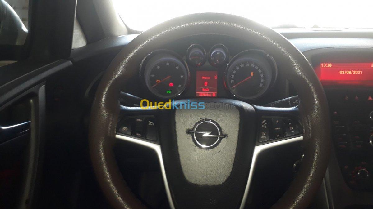 Opel Astra 2012 