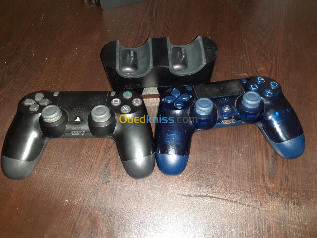 Ps4 pro (1to) + 2 manettes + 4 jeux