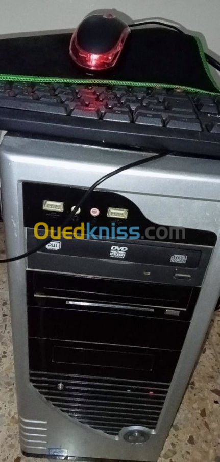 Pc+ecran i3 2GB ram 500GB nvidia 210