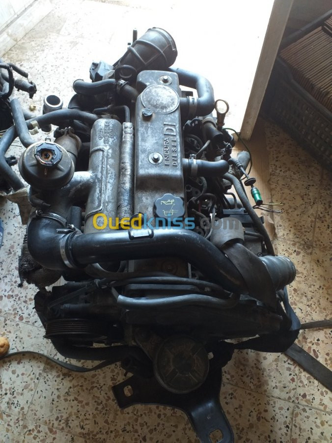 1 moteur Ford 