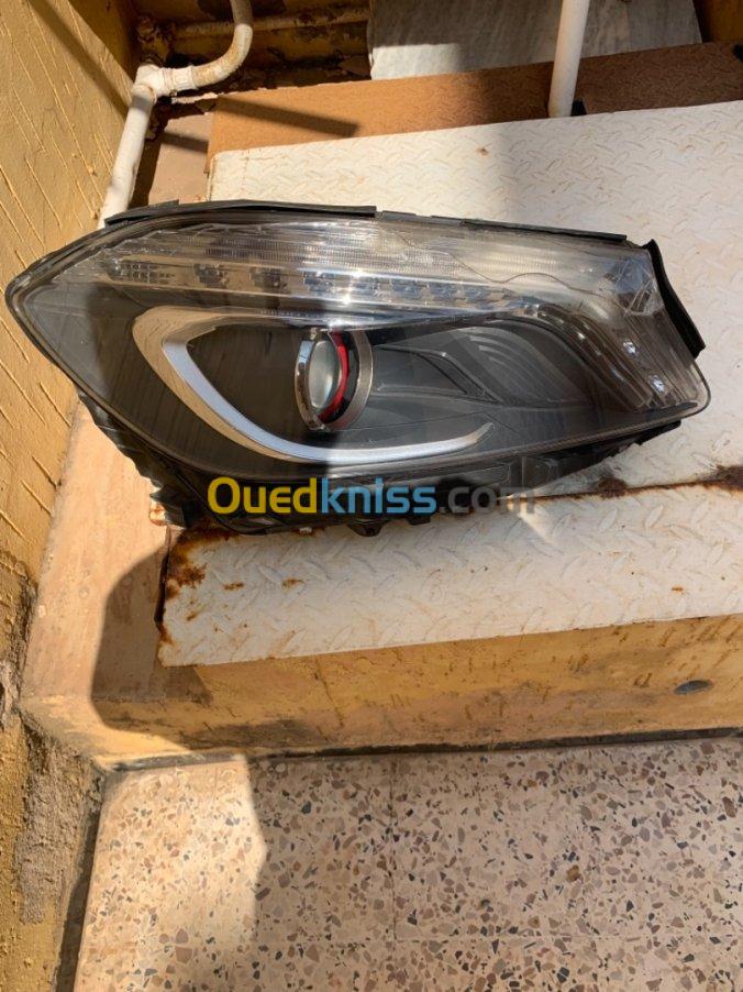 Phare droit MERCEDES A250 bi-xenon 