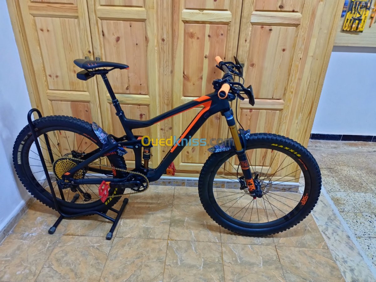 Disponible très beau VTT enduro 12 s 