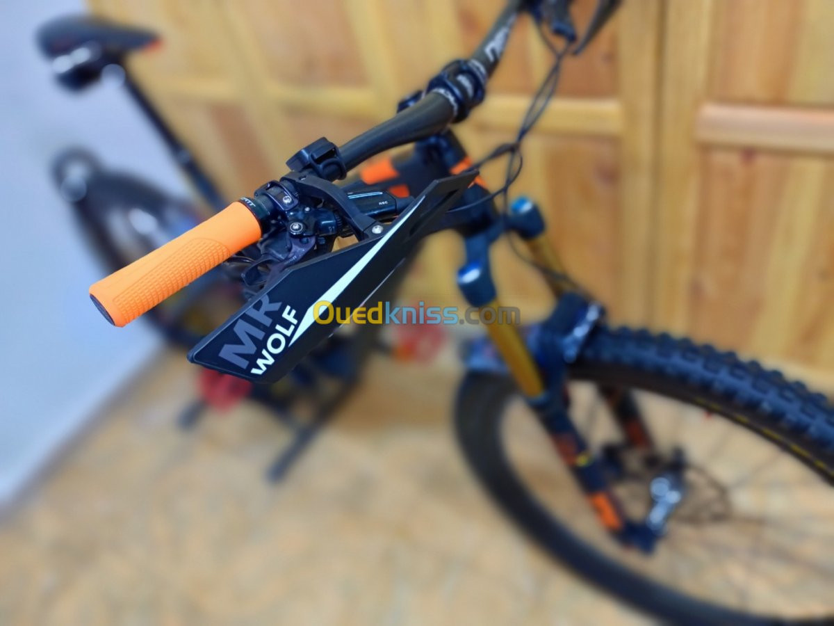 Disponible très beau VTT enduro 12 s 