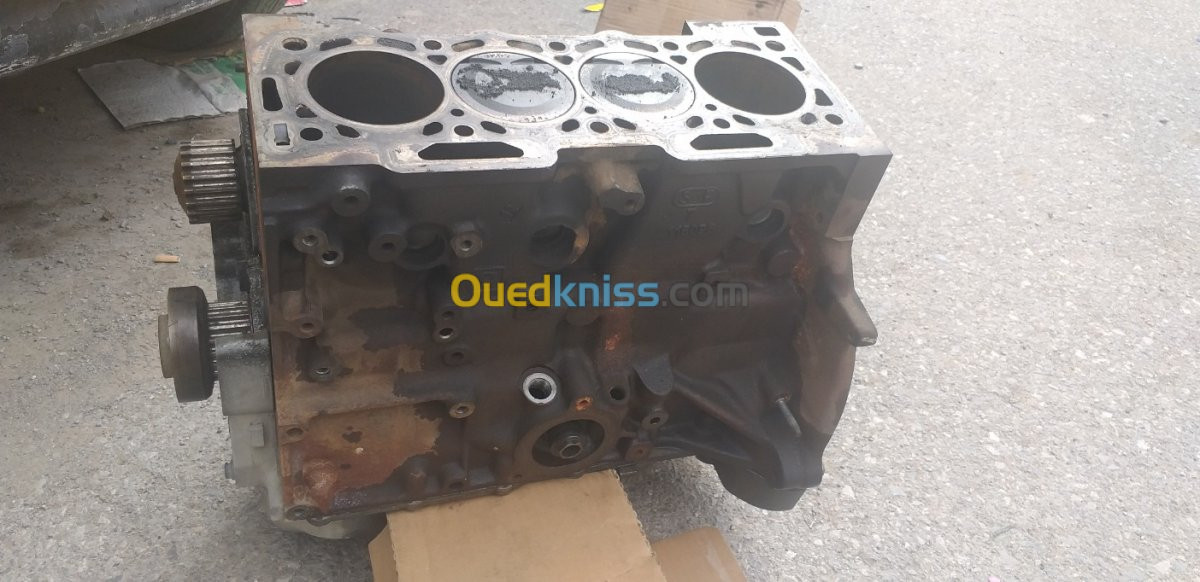 Demi moteur pour peugeot 308 /2015 ess