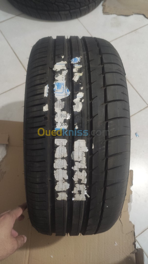 Pneu 215/45R16