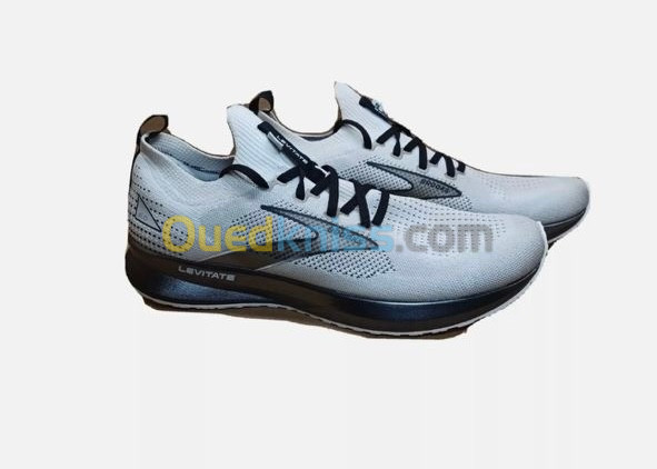 Basket Brooks Levitate noires et blanche pointure 41