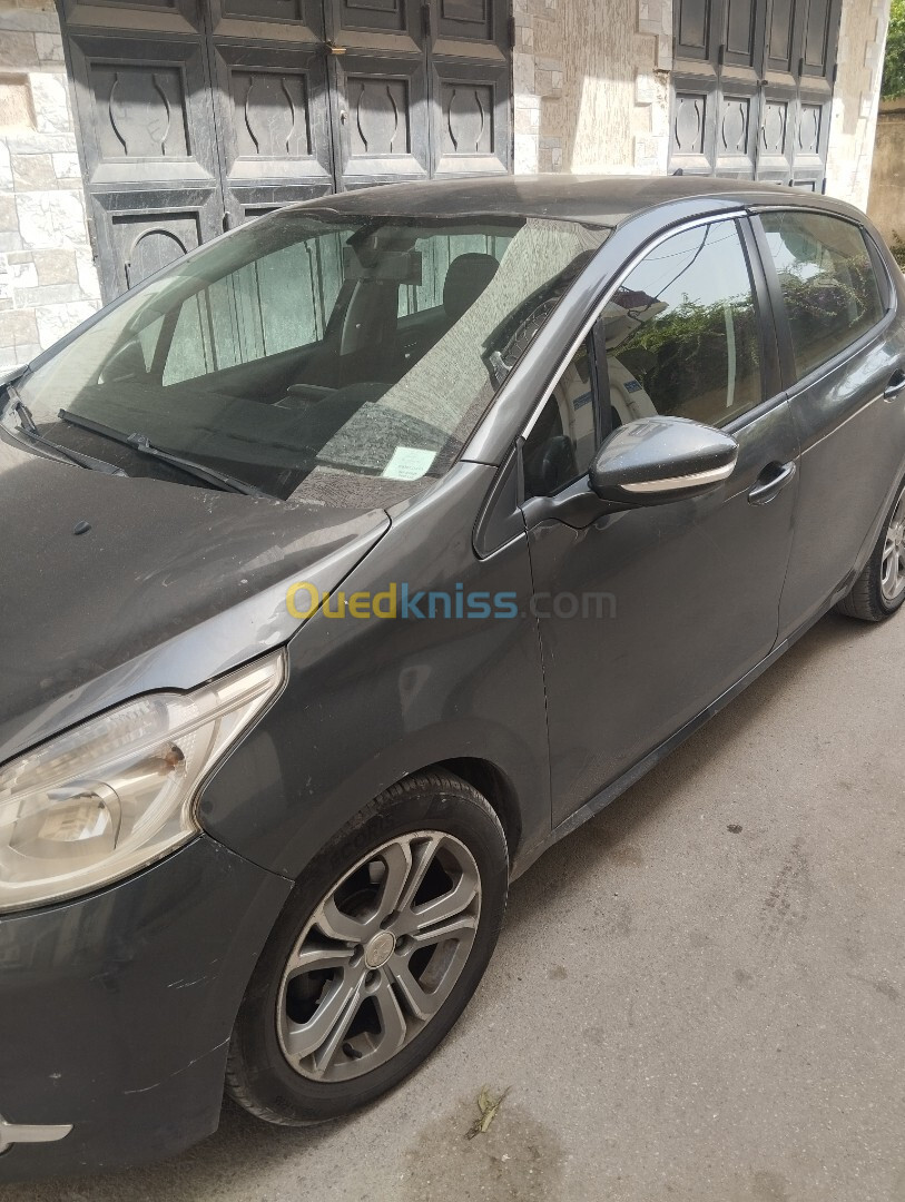 Peugeot 208 2012 