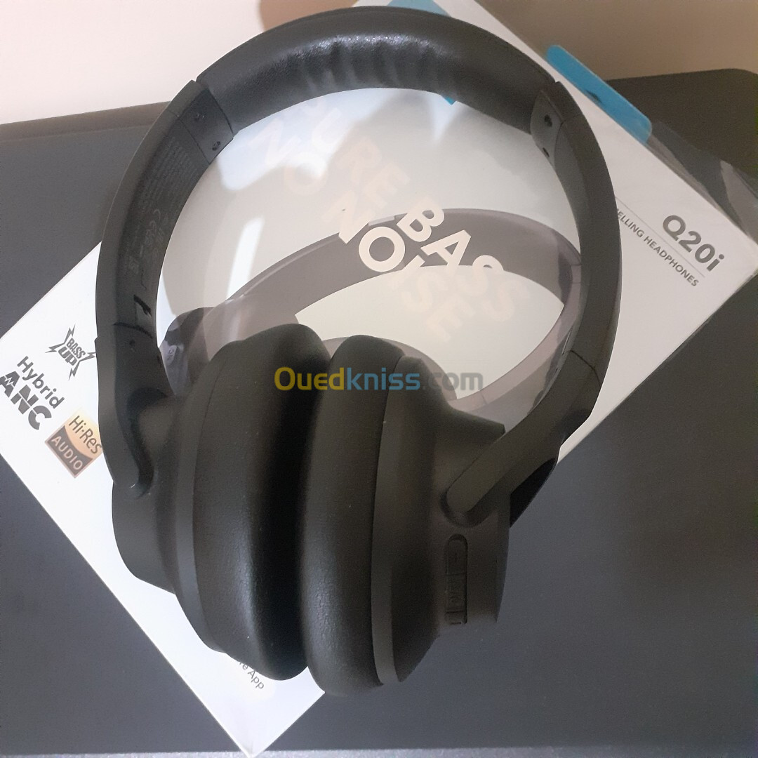 Soundcore Q20i