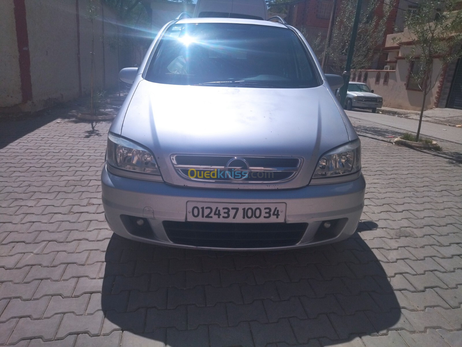 Opel Zafira 2000 لاتوت