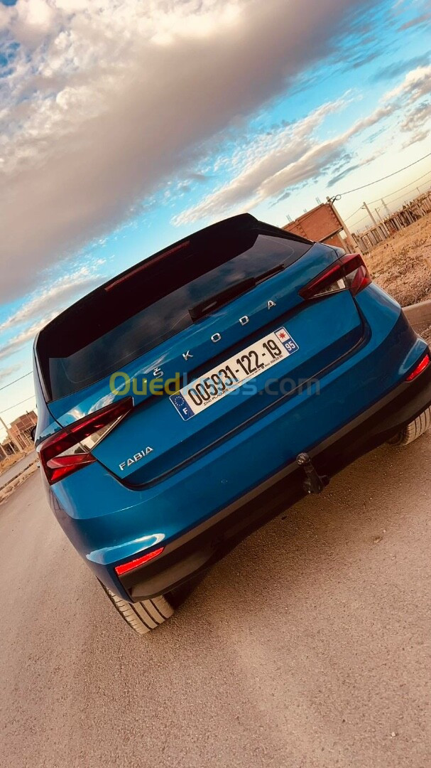 Skoda Fabia 2022 Style (avec toit panoramique)