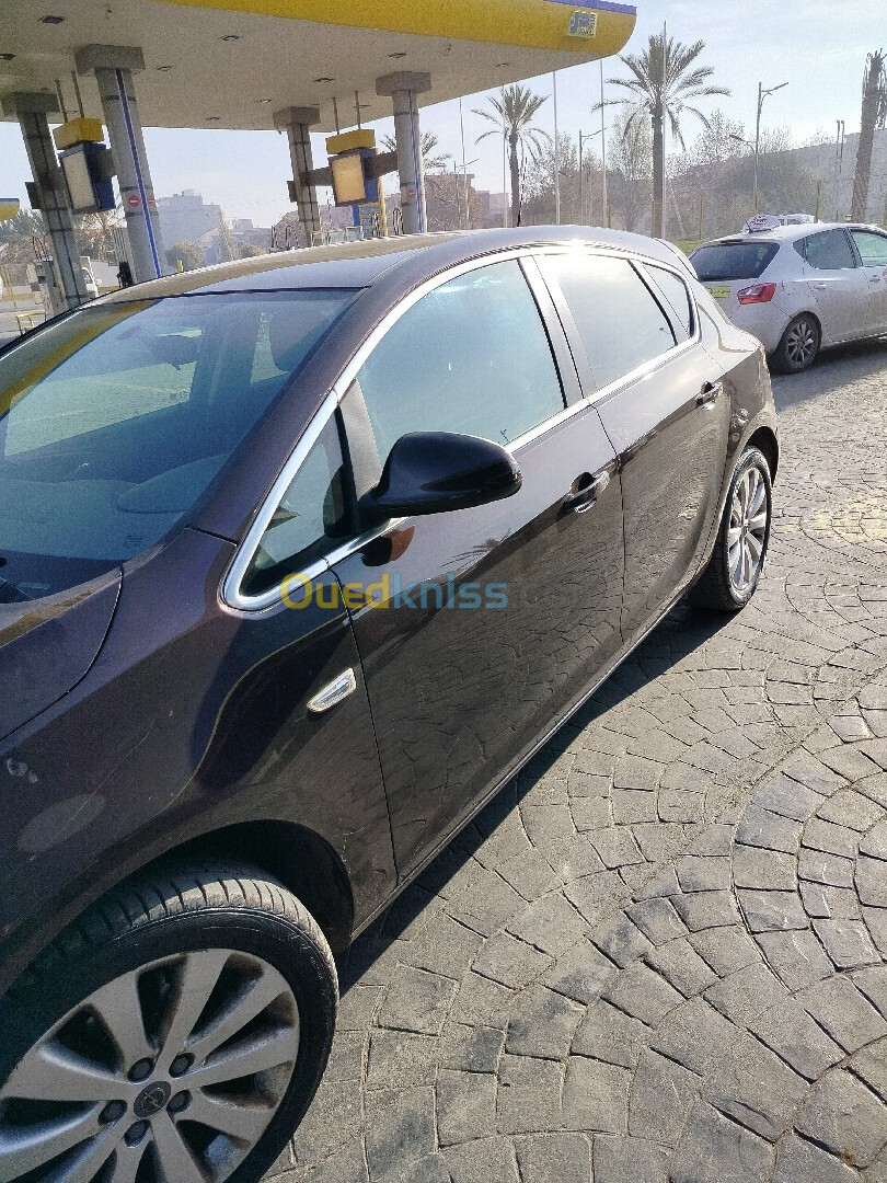 Opel Astra 2015 COSMO