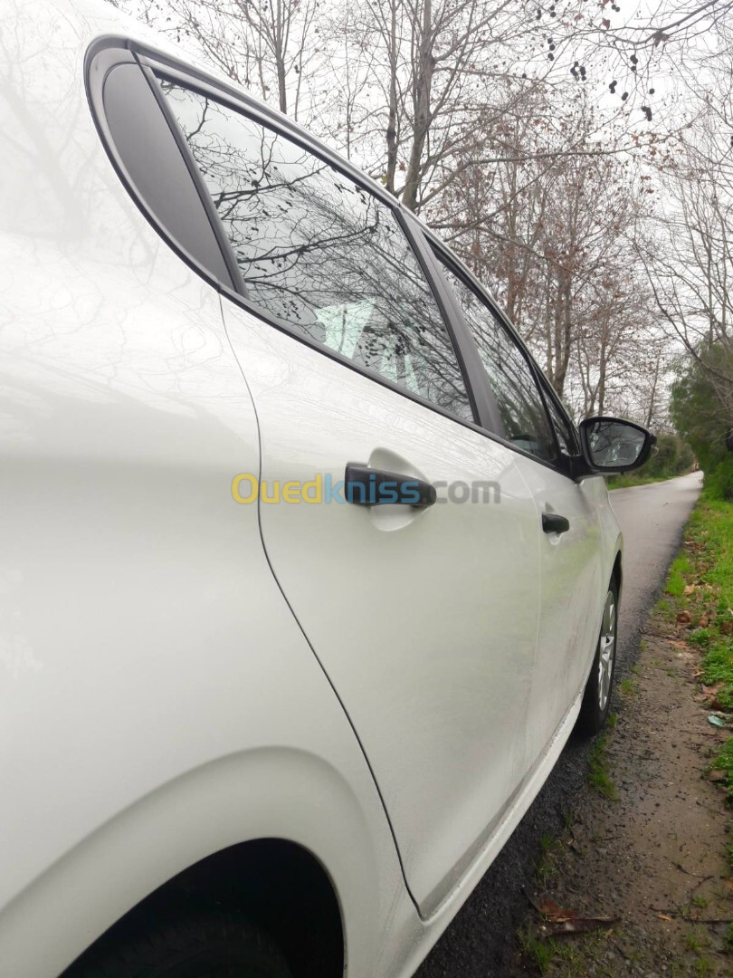 Peugeot 208 2015 Silver Line