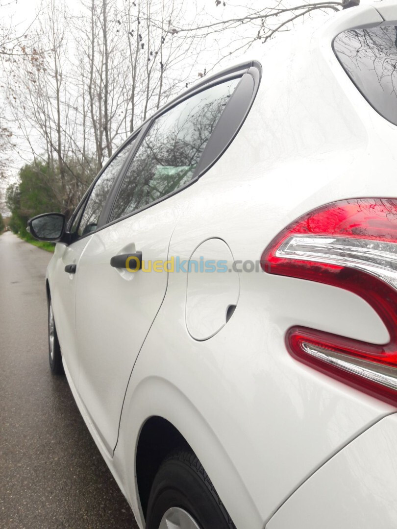 Peugeot 208 2014 Silver Line