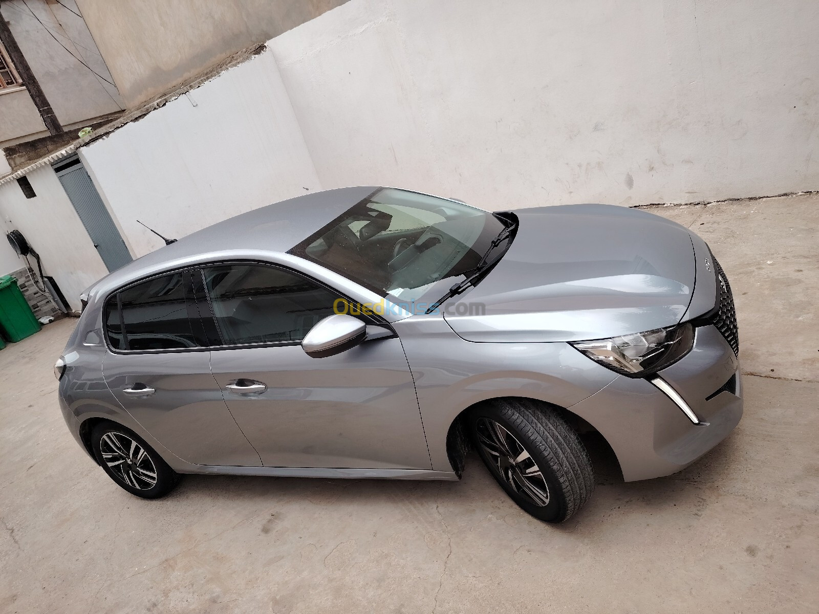 Peugeot 208 2021 Silver Line