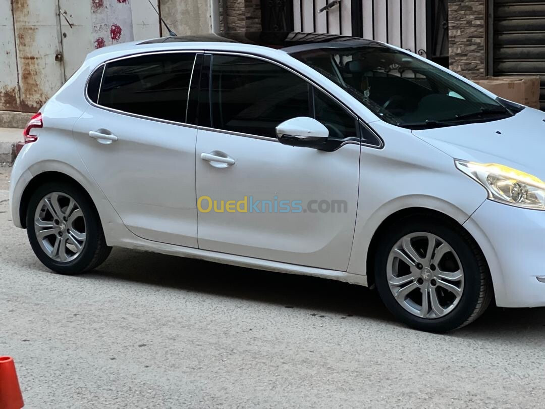 Peugeot 208 2015 Allure