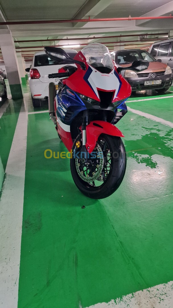 Honda CBR 1000 RR R fireblade 2023