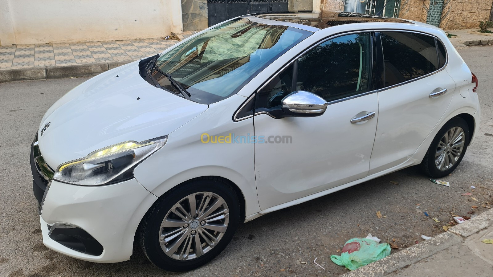 Peugeot 208 2015 Allure Facelift