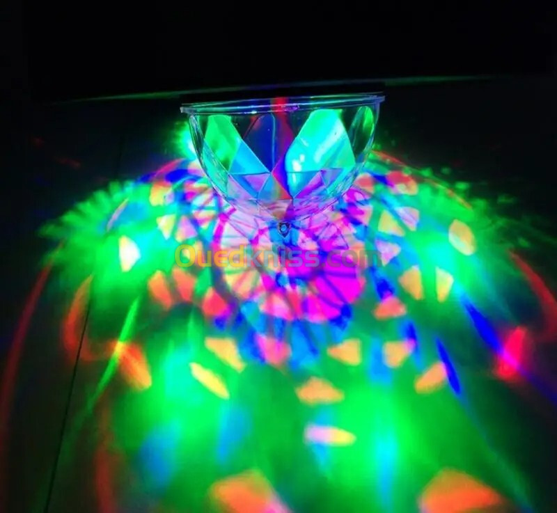 Projecteur jeux de lumiere RGB Laser rotatif 6en1 effets Stroboscope