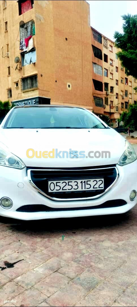 Peugeot 208 2015 Allure