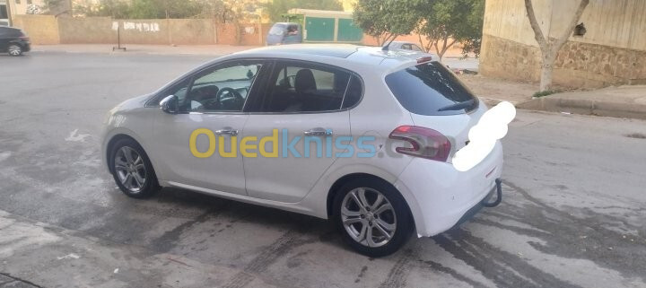 Peugeot 208 2015 Allure