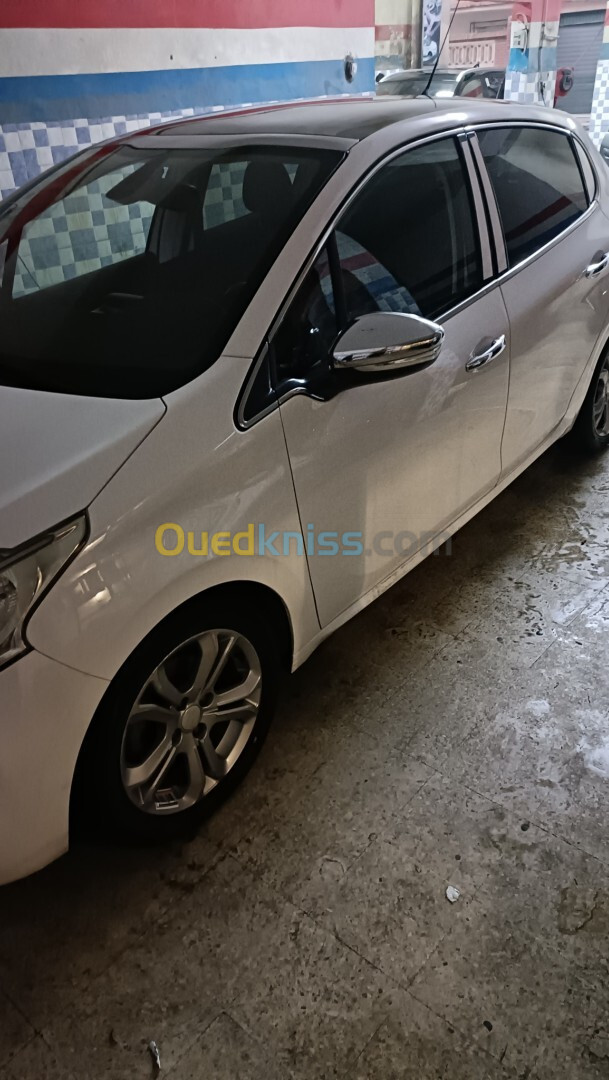 Peugeot 208 2014 Allur