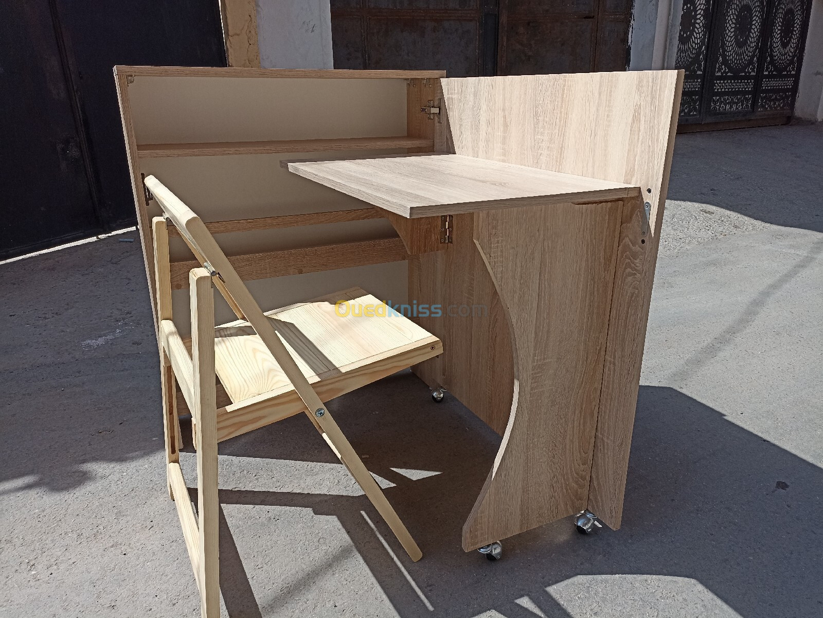 Bureau avec chaise pliante 