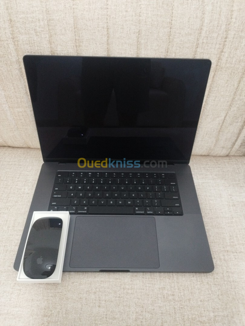 Je mets en vente un laptop MacBook pro état neuf