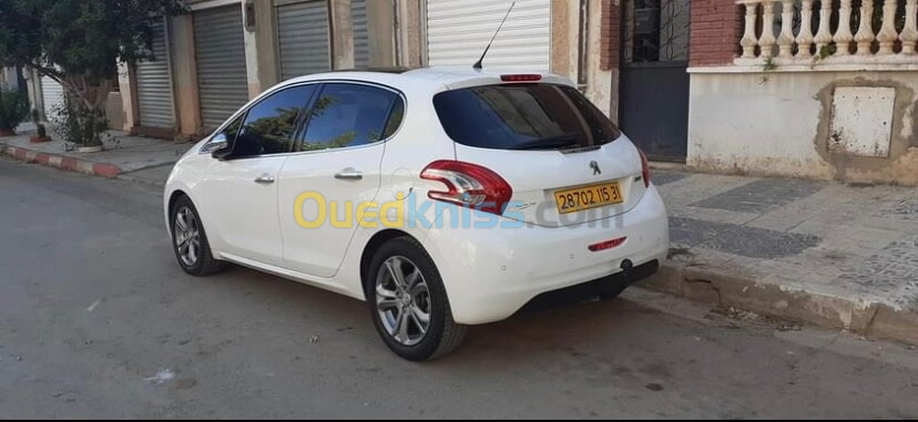 Peugeot 208 2015 Allure