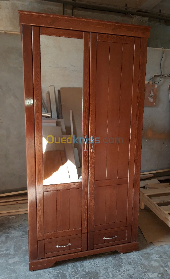 Chambre individuelle en bois rouge 