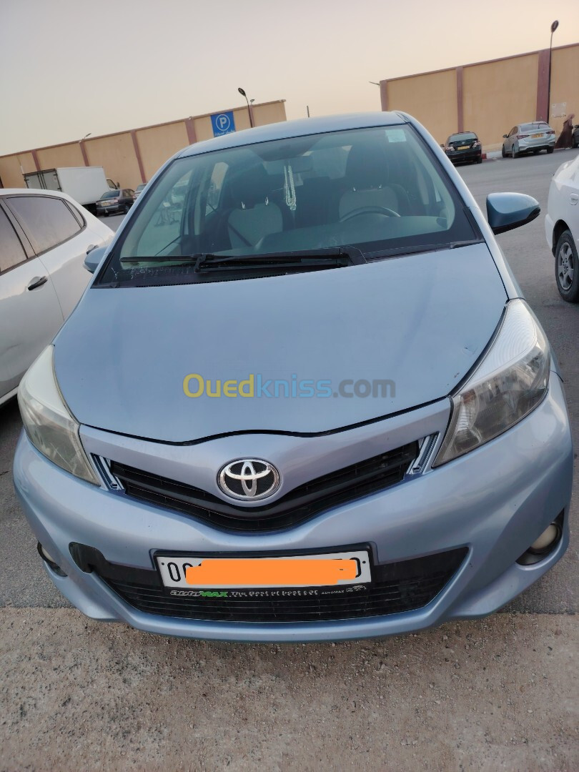 Toyota Yaris 2015 Lounge CVT