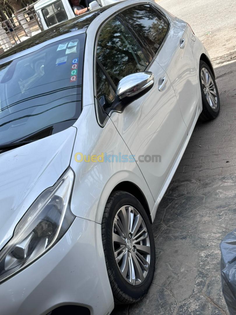 Peugeot 208 2015 Allure