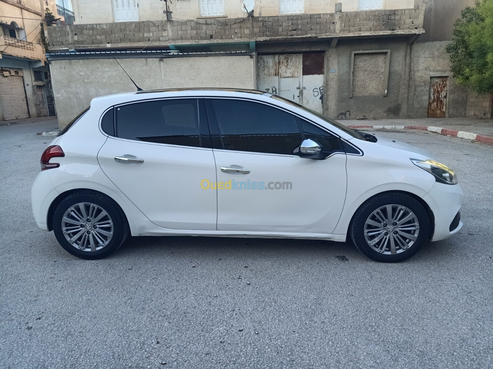 Peugeot 208 2015 Allure Facelift