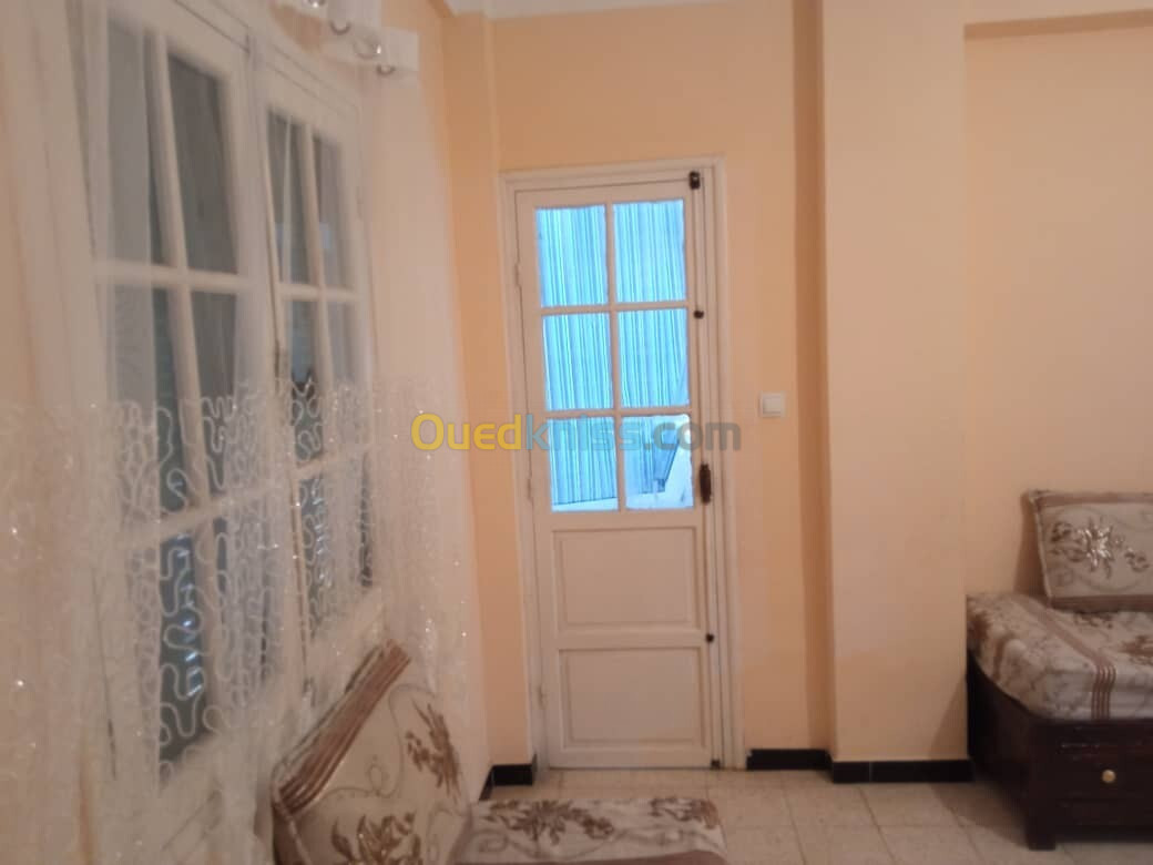 Location vacances Appartement F3 Alger Bab ezzouar