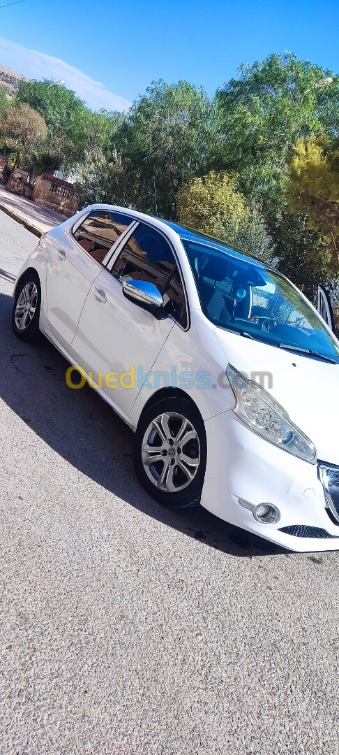 Peugeot 208 2013 Alur