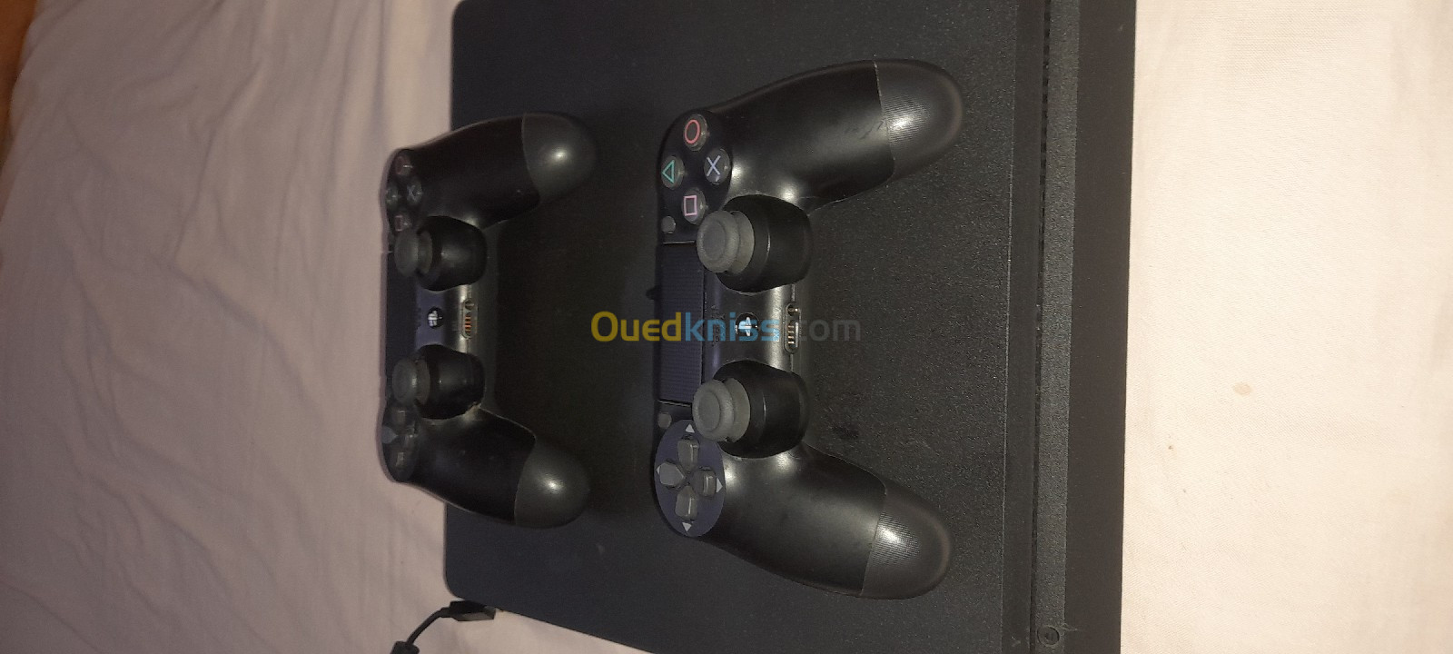 2 PlayStation 4slim  état neuf 