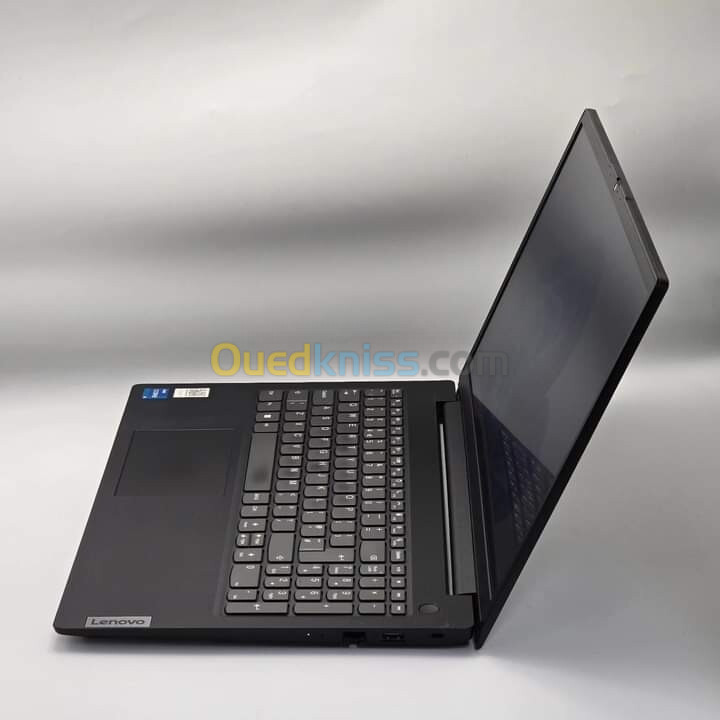 LENOVO V15 G3 / 12th i5-1235U / 8GO DD4 / 256SSD / 15.6 FHD