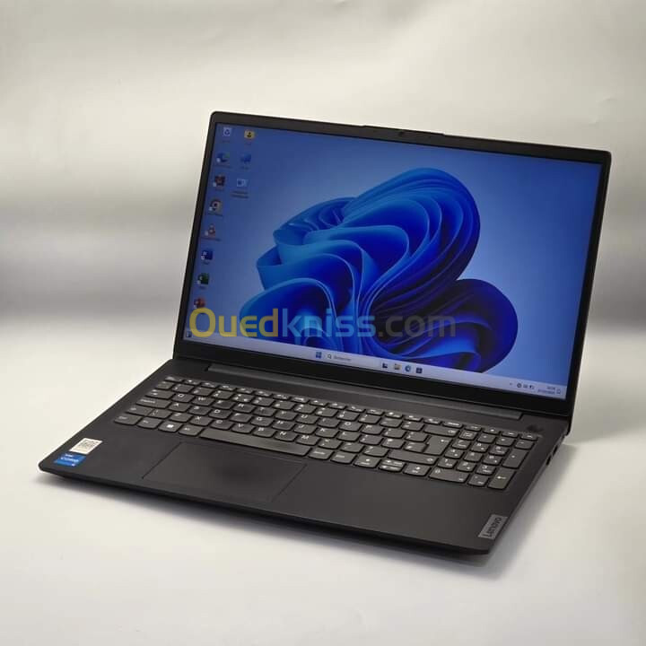 LENOVO V15 G3 / 12th i5-1235U / 8GO DD4 / 256SSD / 15.6 FHD