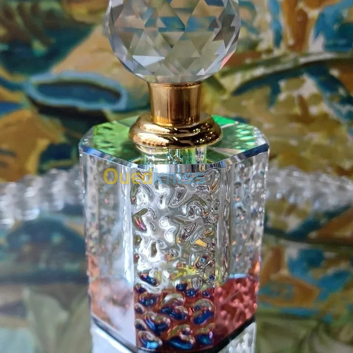 des flacons de parfum en cristal