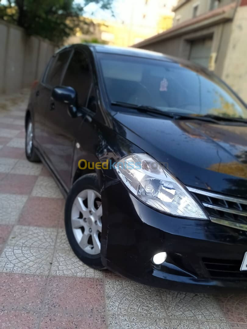 Nissan Tiida 5 portes 2009 