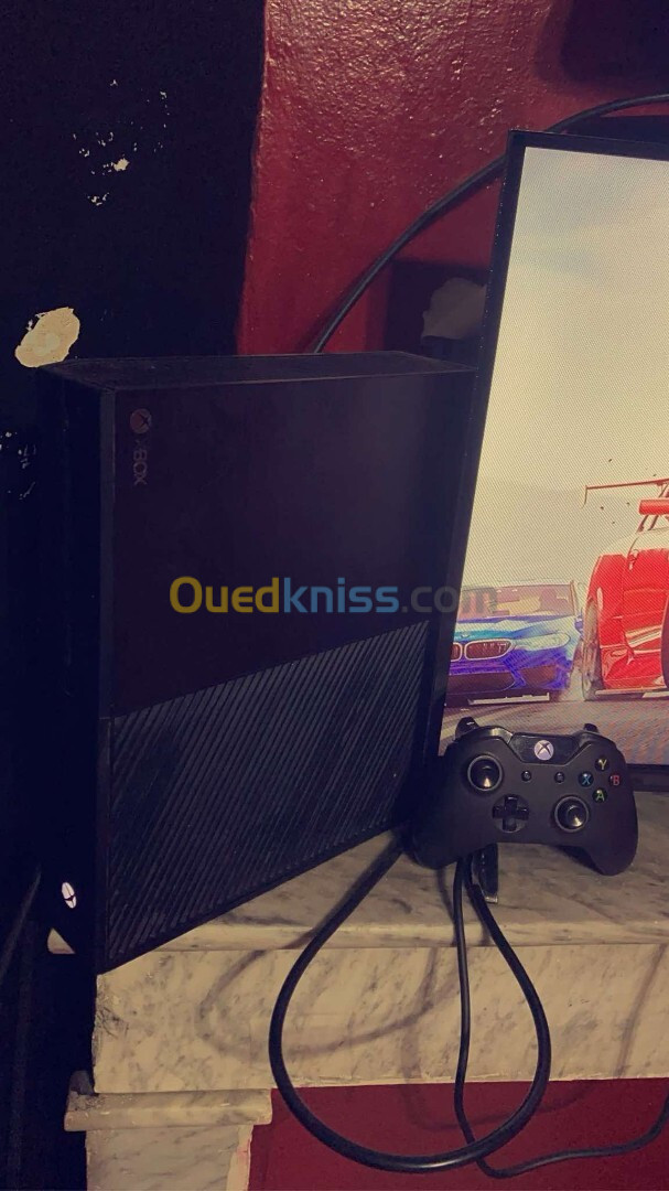 Xbox one Avec manette et game passe ultimate 2 moi 