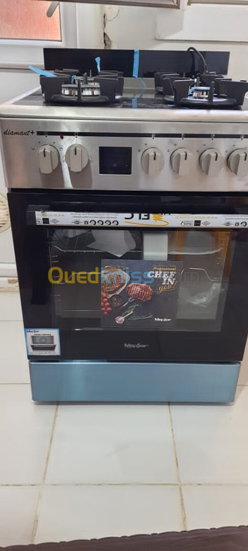 CUISINIERE 4 FEUX DIAMANT+ INOX DIGITAL