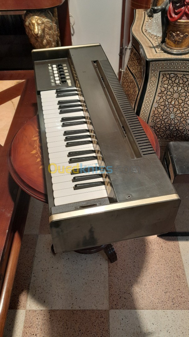 Harmonium electric annes 70s 