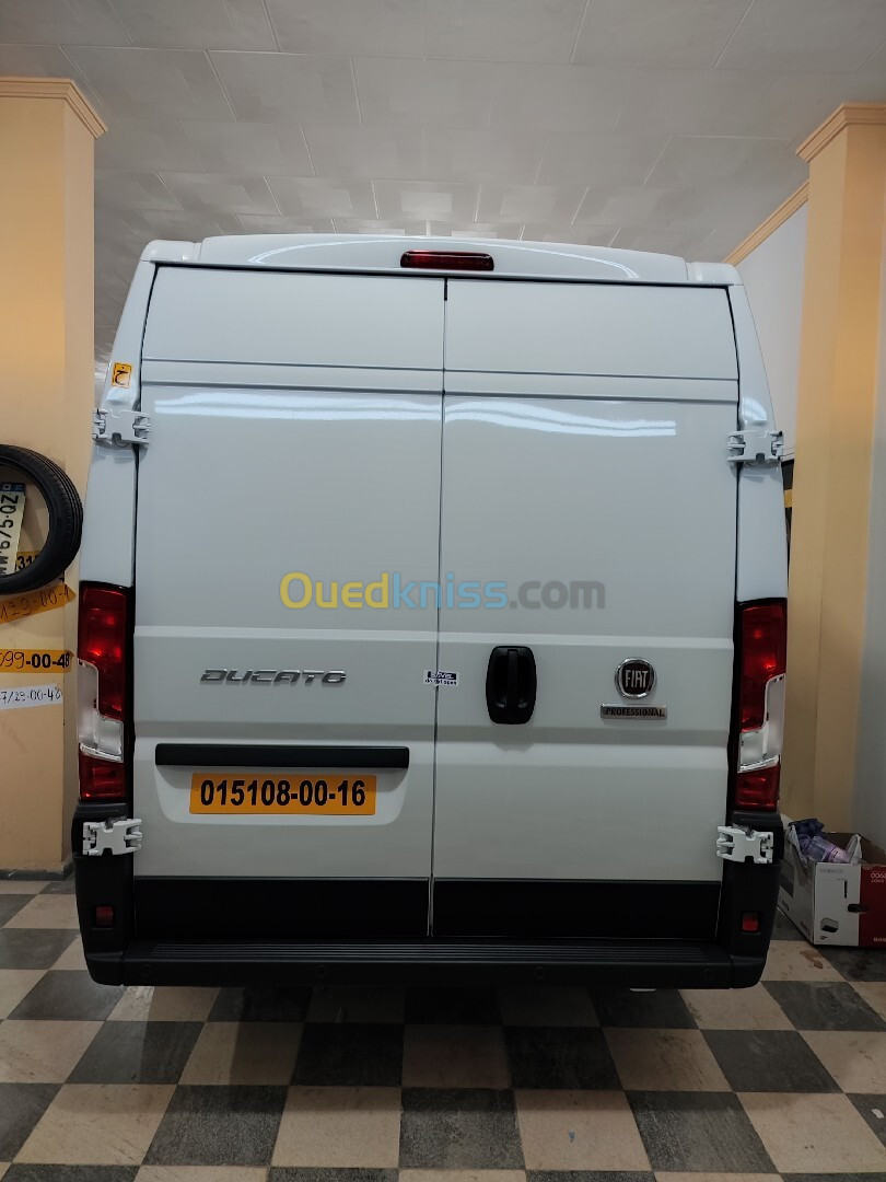 Fiat Ducato 2023 2 panneaux