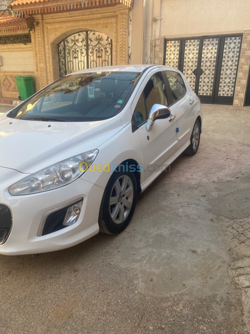 Peugeot 308 2011 Alur