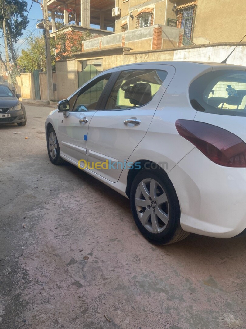 Peugeot 308 2011 Alur