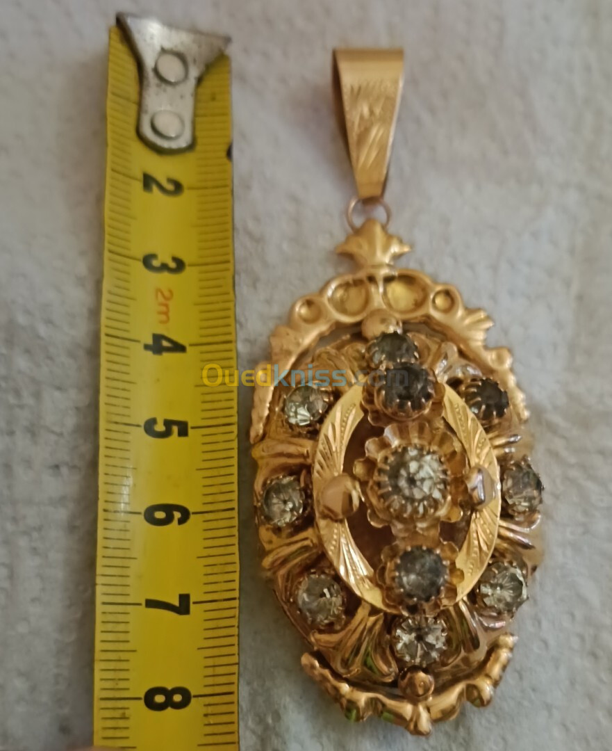 Pendentif en or 18 carats poids 13 grammes 