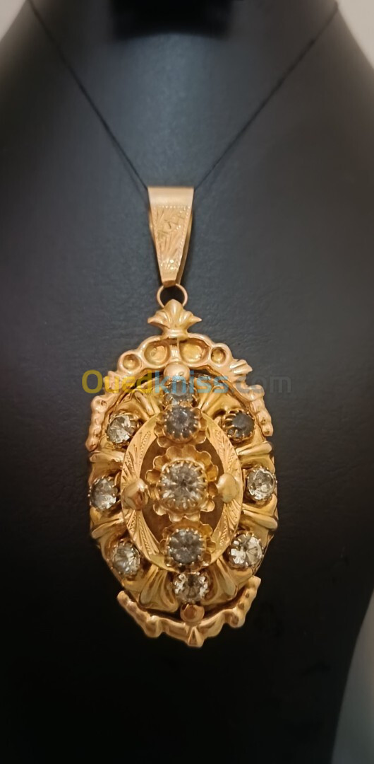 Pendentif en or 18 carats poids 13 grammes 