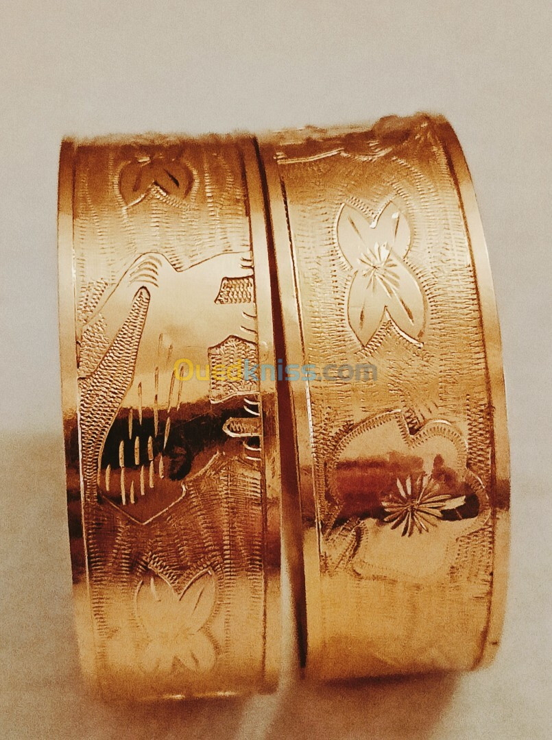 Magnifique ancienne paire de bracelets en or 18 carats poids 48,7 grammes poinçon tête d'aigle 