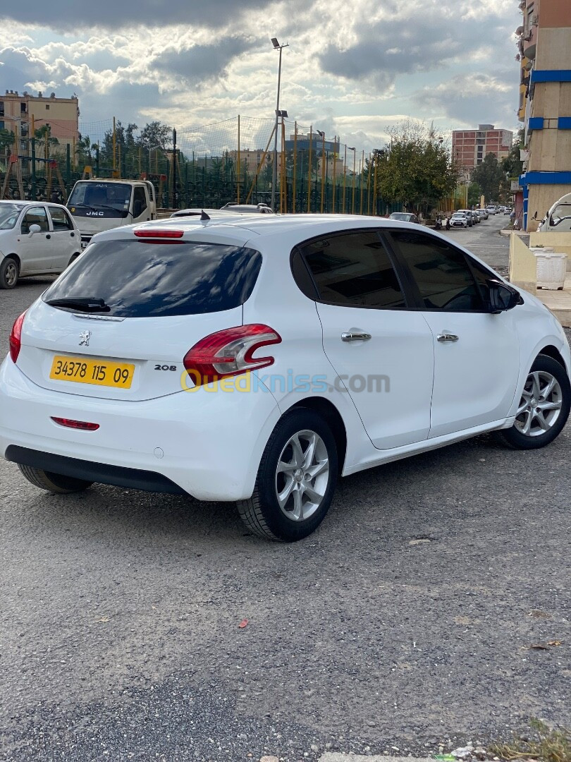 Peugeot 208 2015 Silver Line