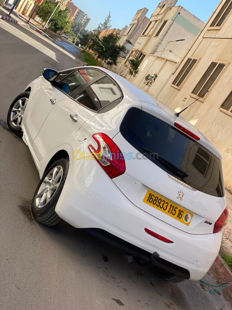 Peugeot 208 2015 Silver Line